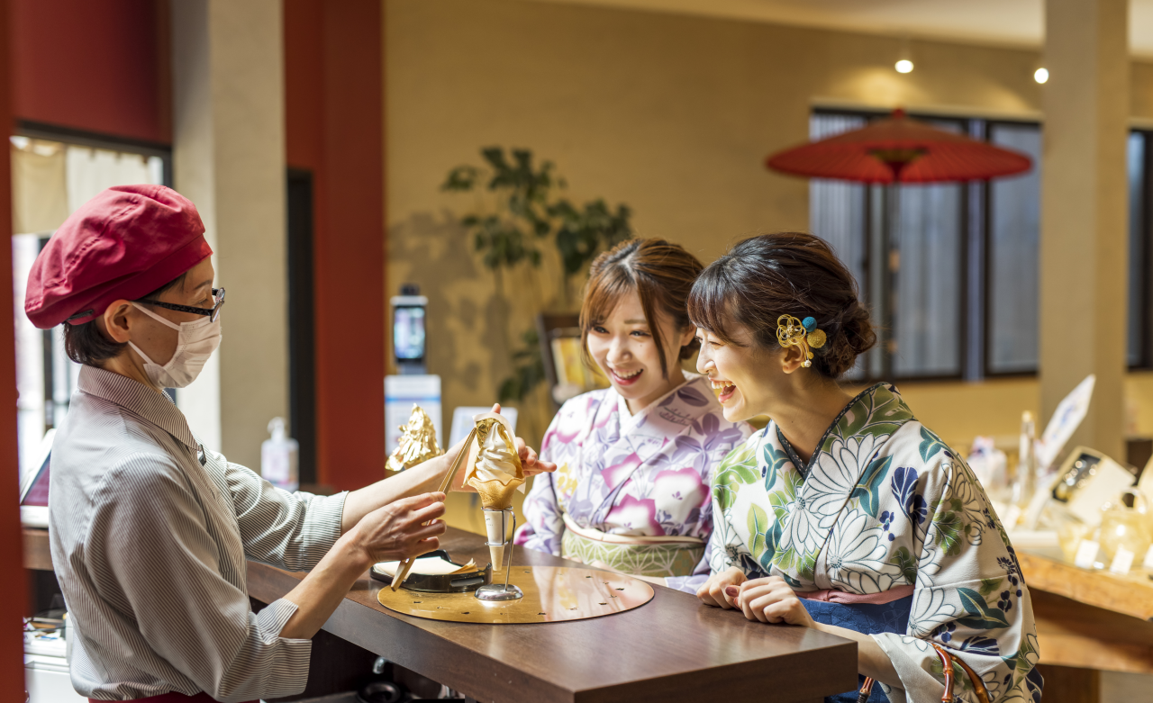 伝統の新しい形、金箔ソフトの誕生について。