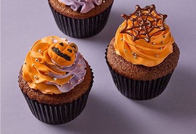 ハロウィンのカップケーキにアラザン