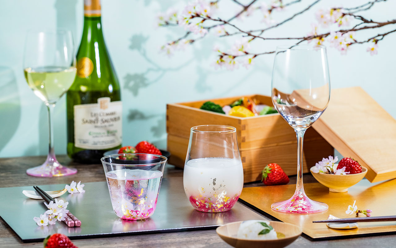 金箔と墨流しの技法を応用した春らしいグラス春待ち桜のイメージ