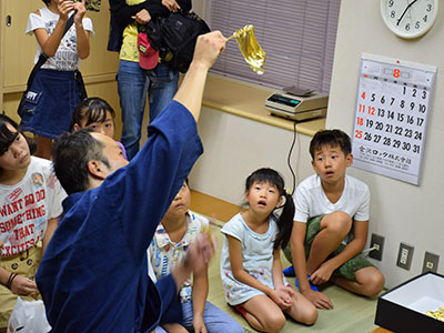 ＜通常非公開＞の金箔工場を“20組の親子限定”に公開！『金箔工場親子見学会』を8月9日（ハクの日）に開催。