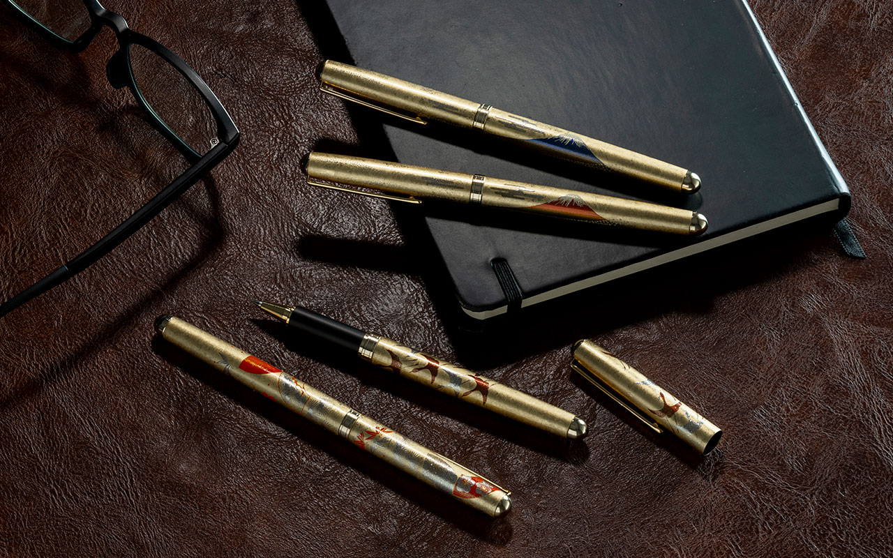 20年の時を経て、箔一を代表する逸品が進化。「蒔絵ボールペン」リニューアル