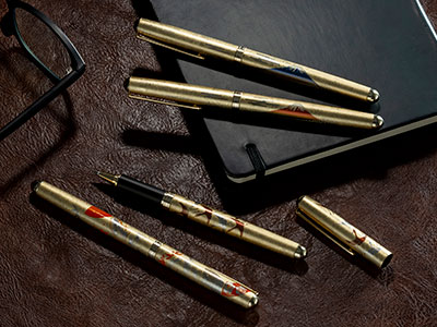 20年の時を経て、箔一を代表する逸品が進化。「蒔絵ボールペン」リニューアル