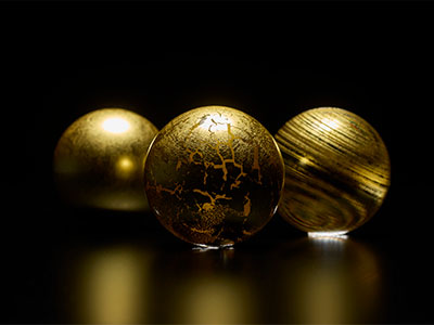 神秘的な輝きをもたらす、球体のアート