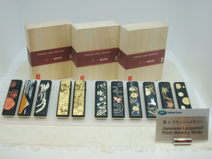 日本APEC箔絵USBメモリー展示風景
