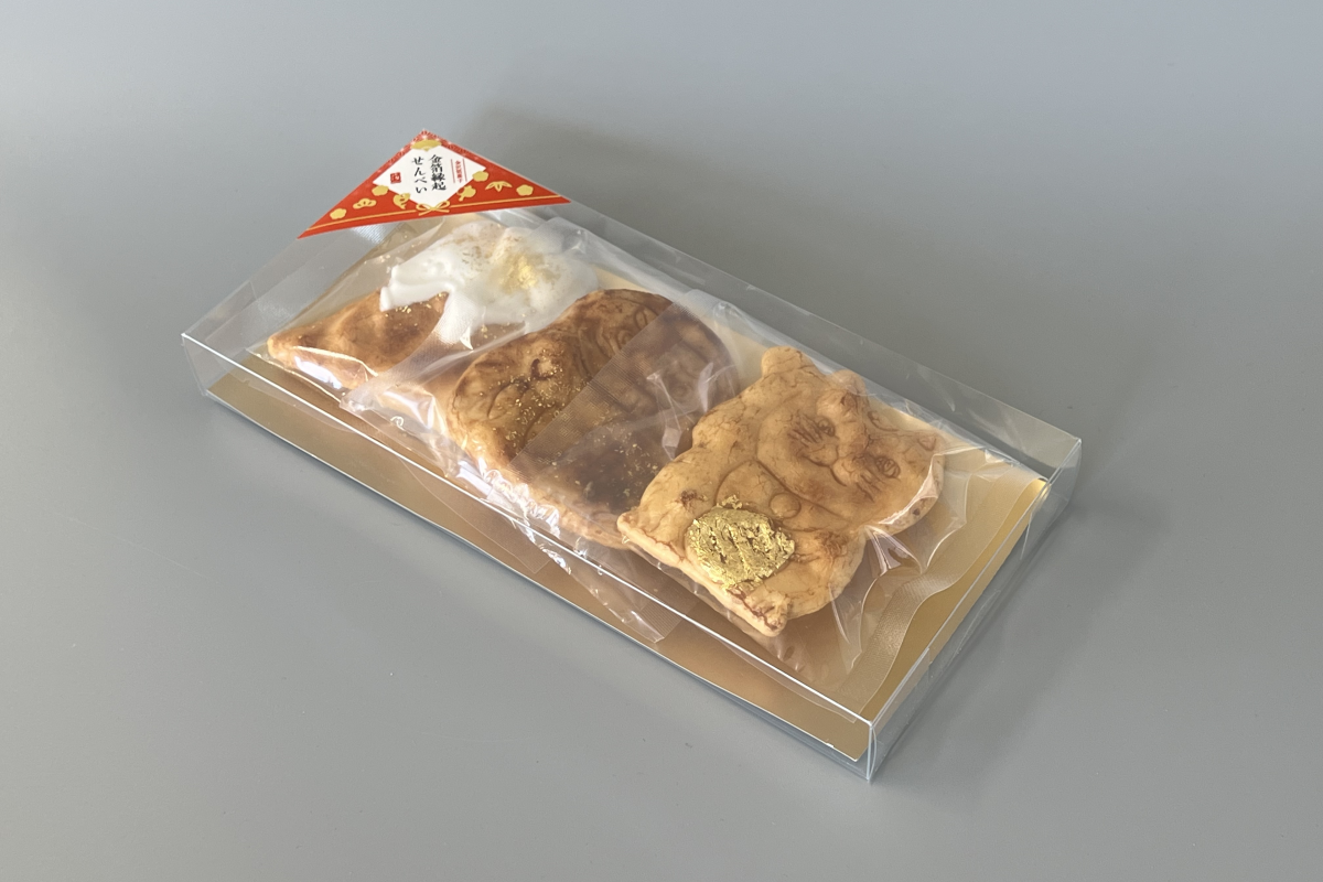 金箔が煌めく、縁起柄のお煎餅を新発売