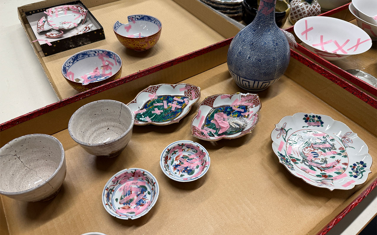 金継ぎで修復前に繋ぎ合わせた器